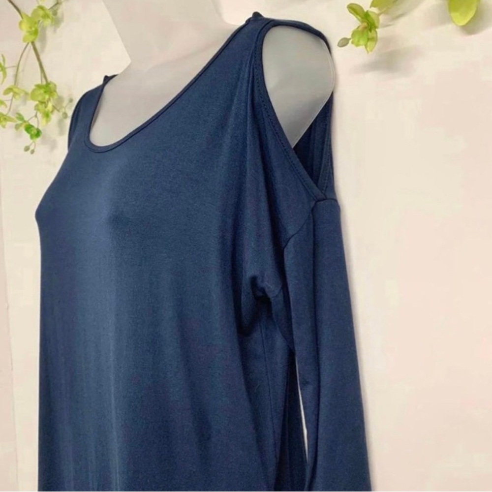Papermoon 3/4 sleeve, cold shoulder, navy blue top, washed but never worn - Picture 3 of 6